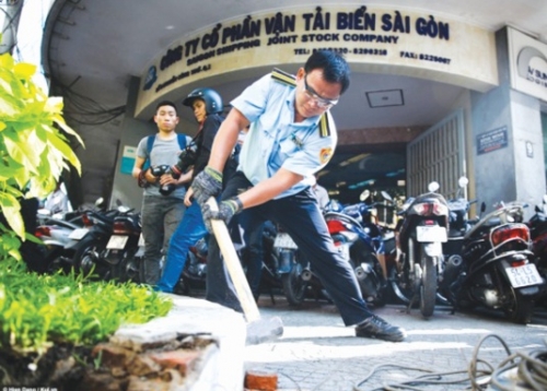 Giành lại vỉa hè cho người đi bộ