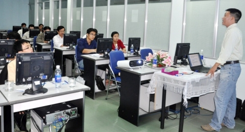 Nâng cao chất lượng nguồn nhân lực cho DNNVV