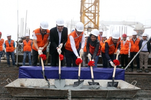 Chính thức cất nóc FLC Twin Towers - Toà chung cư cao nhất Hà Nội