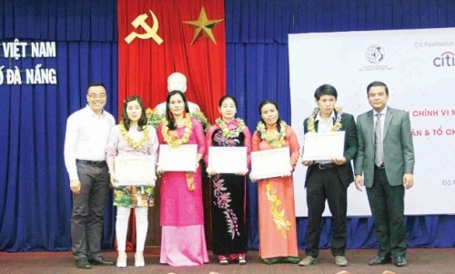 Thúc đẩy tài chính vi mô, toàn diện