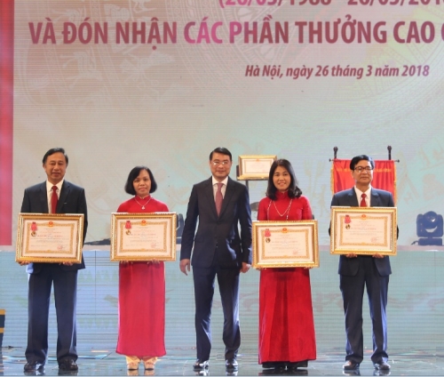 Thống đốc Lê Minh Hưng chúc mừng Agribank nhân kỉ niệm 30 năm ngày thành lập Thống đốc Lê Minh Hưng chúc mừng Agribank nhân kỉ niệm 30 năm ngày thành lập
