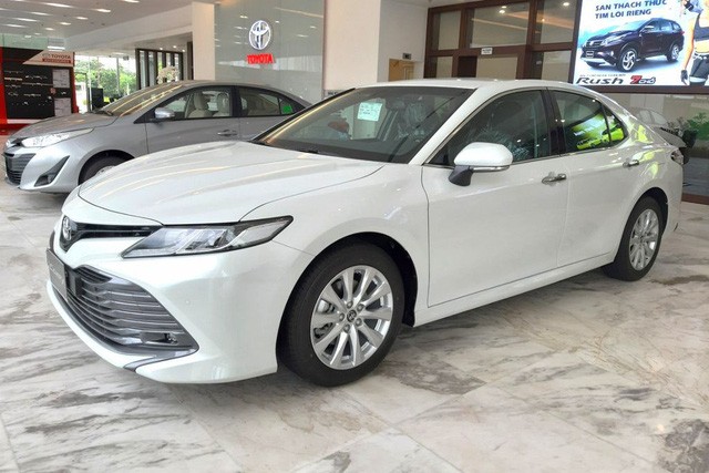Toyota Camry giảm giá hàng chục triệu đồng Toyota Camry giảm giá hàng chục triệu đồng