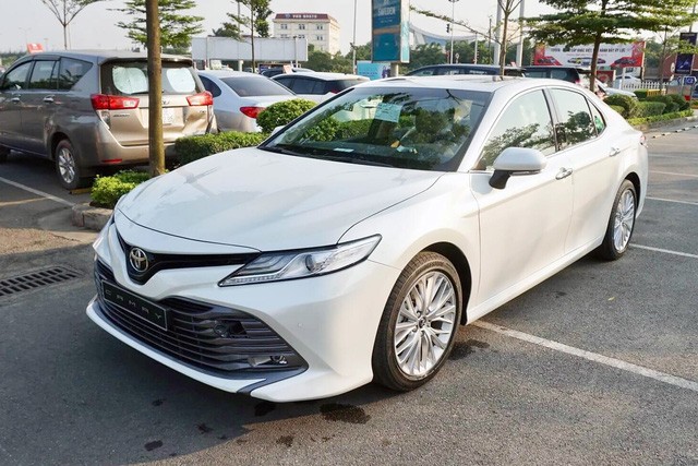 Toyota Camry giảm giá hàng chục triệu đồng Toyota Camry giảm giá hàng chục triệu đồng