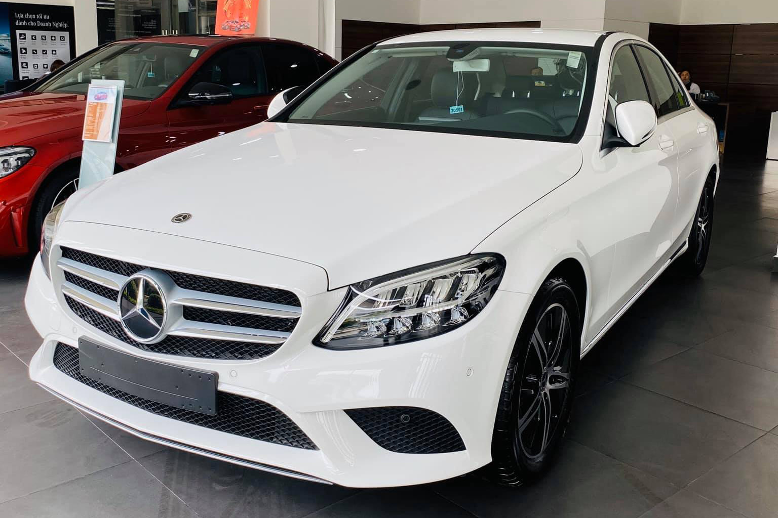 Mercedes-Benz C-Class giảm giá hơn 200 triệu đồng Mercedes-Benz C-Class giảm giá hơn 200 triệu đồng