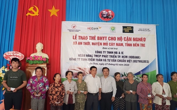 HDBank tặng 600 thẻ bảo hiểm y tế cho bà con Bến Tre