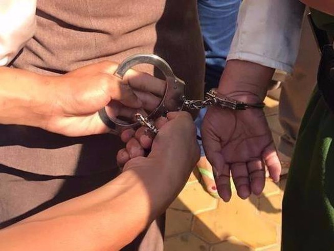 Bắt tạm giam Đội trưởng Đội Kiểm soát chống buôn lậu vì có liên quan đến vụ án xăng giả