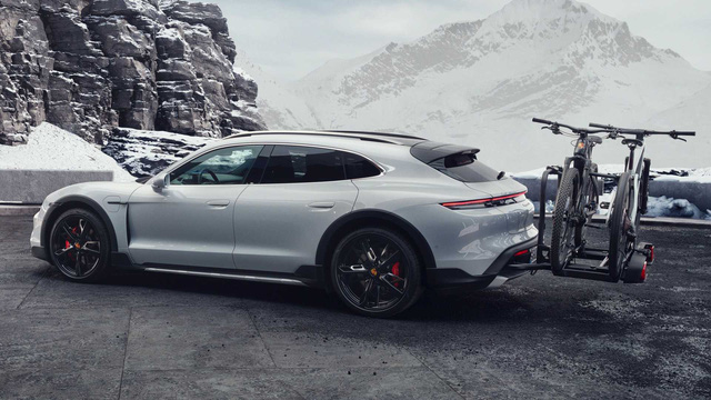 Porsche Taycan Cross Turismo ra mắt với giá từ khoảng 2,1 tỷ đồng
