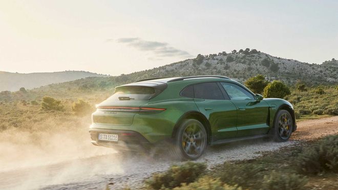 Porsche Taycan Cross Turismo ra mắt với giá từ khoảng 2,1 tỷ đồng