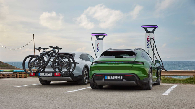 Porsche Taycan Cross Turismo ra mắt với giá từ khoảng 2,1 tỷ đồng