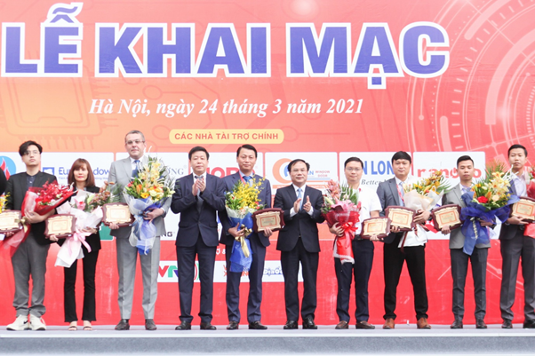 san pham moi cua eurowindow hut khach tai trien lam vietbuild ha noi 2021