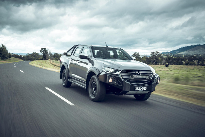 mazda ra mat mau xe ban tai bt 50 thunder moi