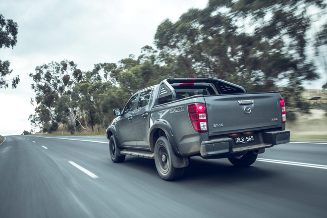 mazda ra mat mau xe ban tai bt 50 thunder moi