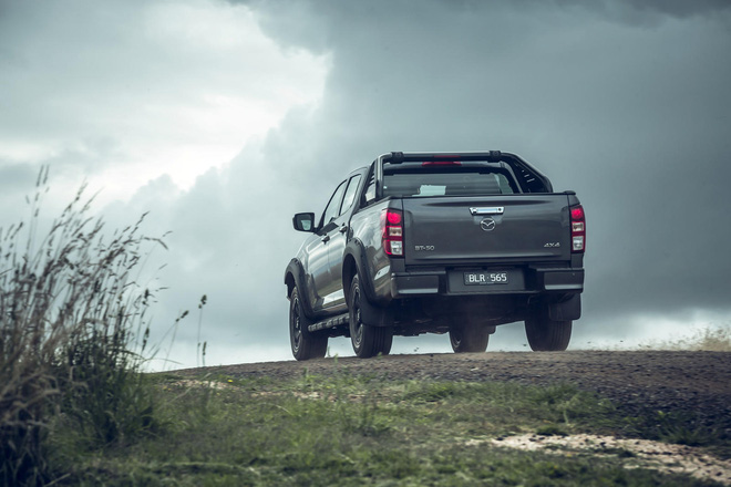 mazda ra mat mau xe ban tai bt 50 thunder moi