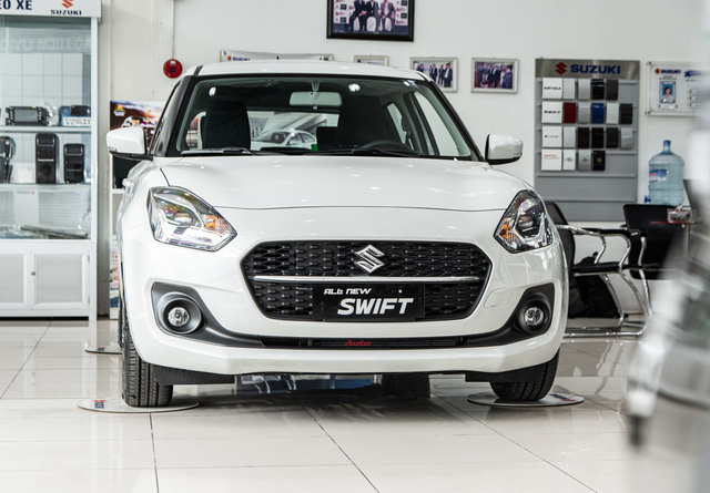 Suzuki Swift giảm giá mạnh còn 505 triệu đồng Suzuki Swift giảm giá mạnh còn 505 triệu đồng