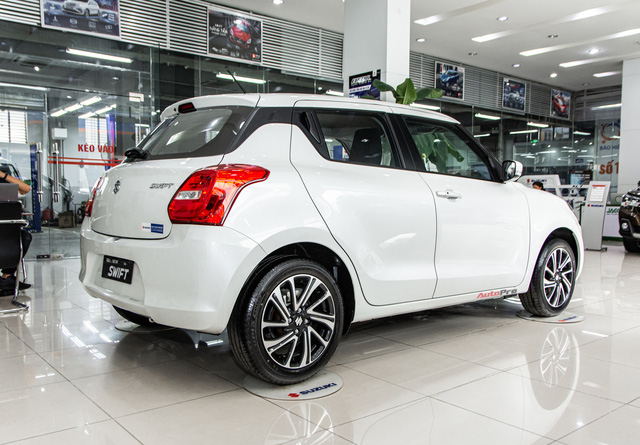 Suzuki Swift giảm giá mạnh còn 505 triệu đồng Suzuki Swift giảm giá mạnh còn 505 triệu đồng