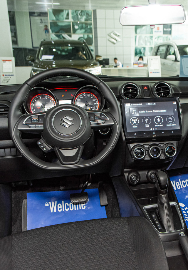 Suzuki Swift giảm giá mạnh còn 505 triệu đồng Suzuki Swift giảm giá mạnh còn 505 triệu đồng