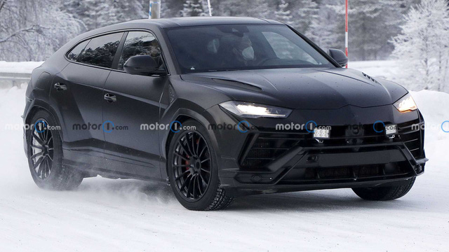 Lamborghini Urus Evo lộ diện trước ngày ra mắt nhưng nội thất vẫn là ẩn số Lamborghini Urus Evo lộ diện trước ngày ra mắt nhưng nội thất vẫn là ẩn số
