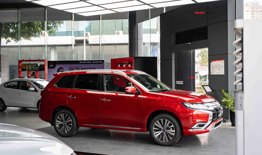 Mitsubishi Outlander 2022 giá gần 1 tỷ đồng có gì?