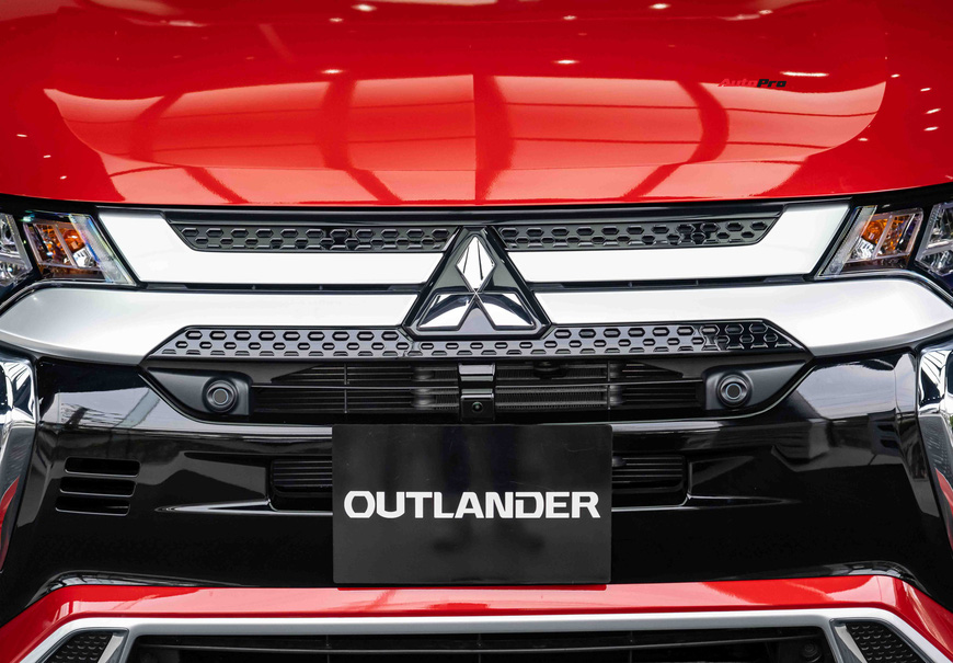 Mitsubishi Outlander 2022 giá gần 1 tỷ đồng có gì?
