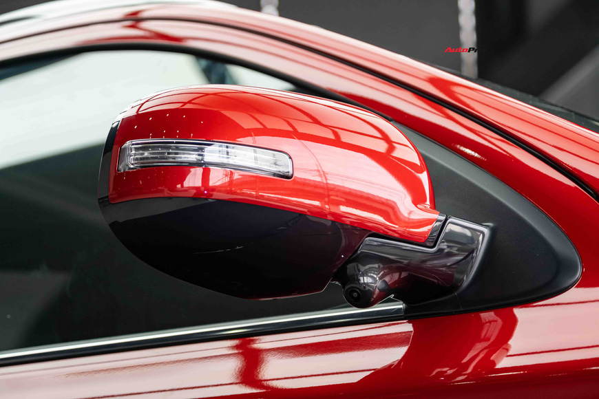 Mitsubishi Outlander 2022 giá gần 1 tỷ đồng có gì?