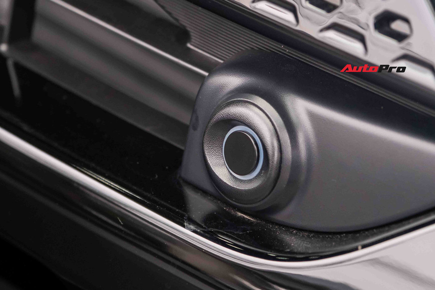 Mitsubishi Outlander 2022 giá gần 1 tỷ đồng có gì?