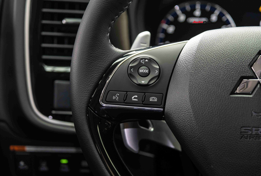 Mitsubishi Outlander 2022 giá gần 1 tỷ đồng có gì?