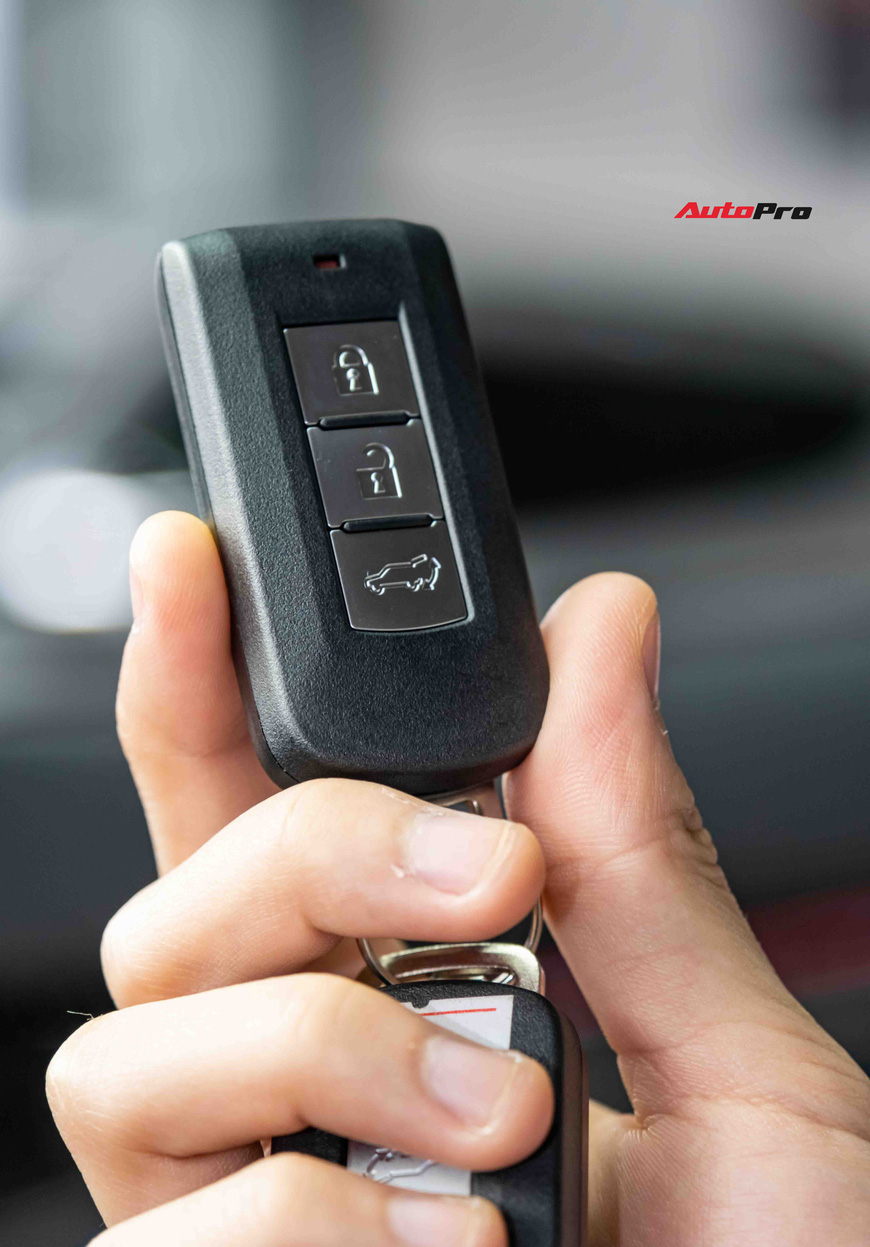 Mitsubishi Outlander 2022 giá gần 1 tỷ đồng có gì?