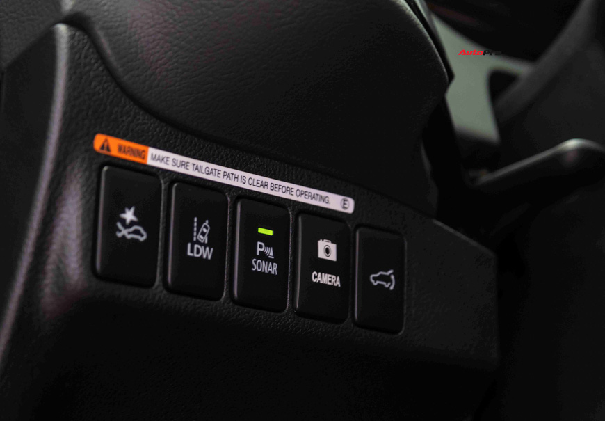 Mitsubishi Outlander 2022 giá gần 1 tỷ đồng có gì?