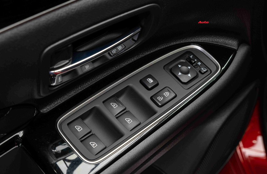 Mitsubishi Outlander 2022 giá gần 1 tỷ đồng có gì?