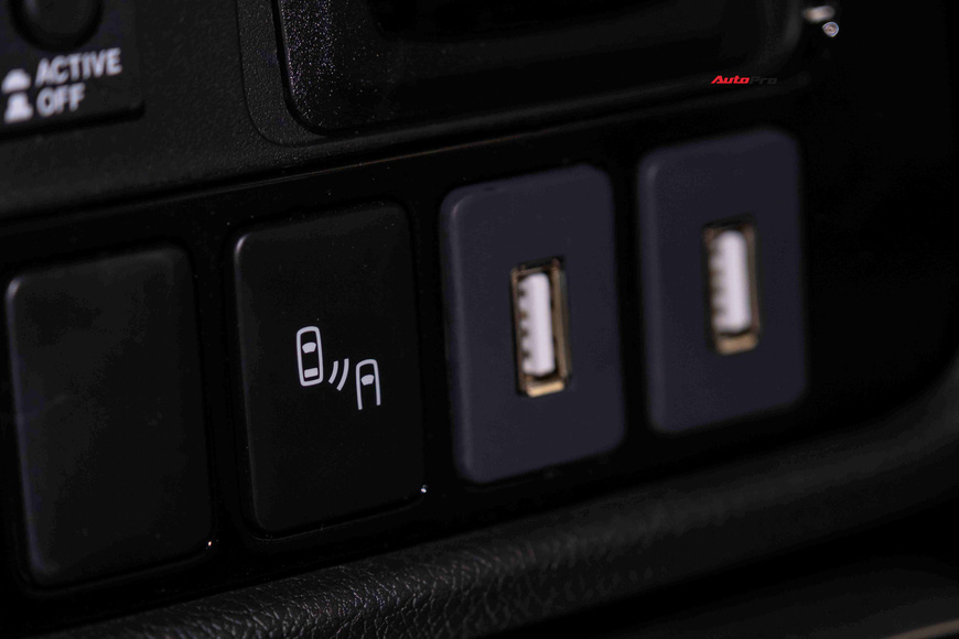 Mitsubishi Outlander 2022 giá gần 1 tỷ đồng có gì?