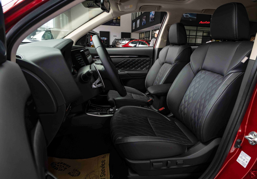 Mitsubishi Outlander 2022 giá gần 1 tỷ đồng có gì?