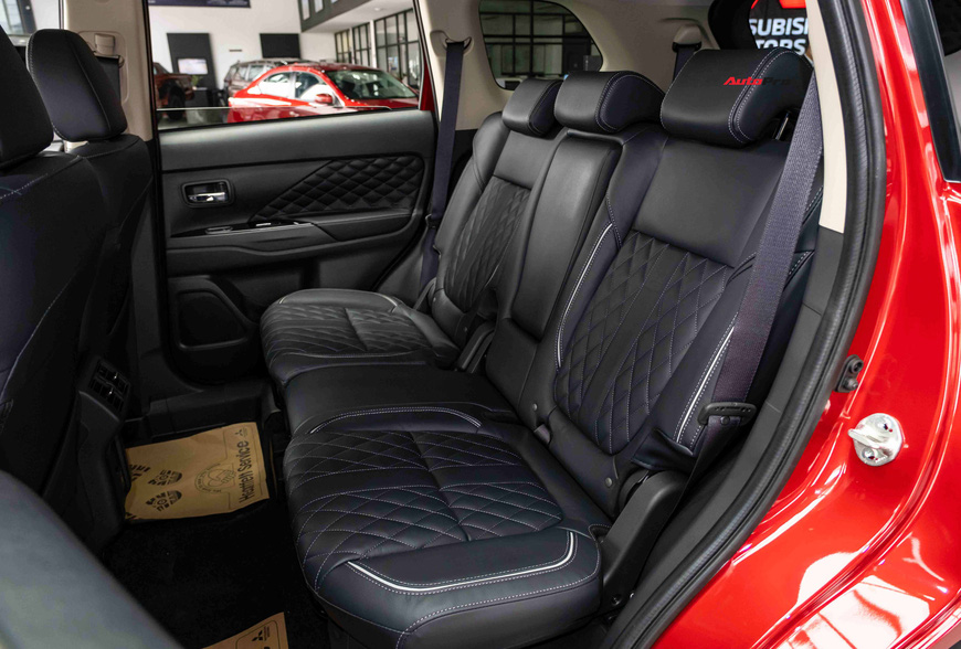 Mitsubishi Outlander 2022 giá gần 1 tỷ đồng có gì?