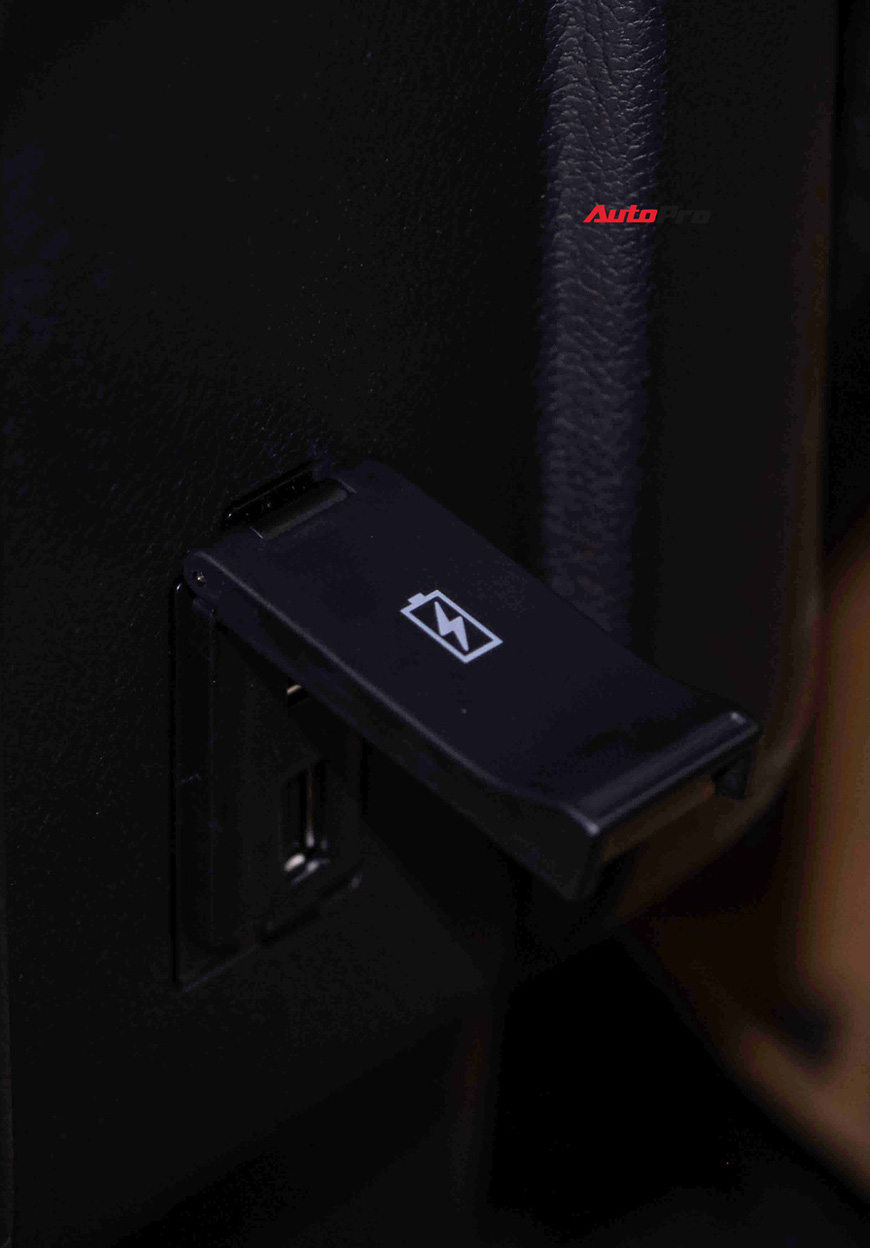 Mitsubishi Outlander 2022 giá gần 1 tỷ đồng có gì?