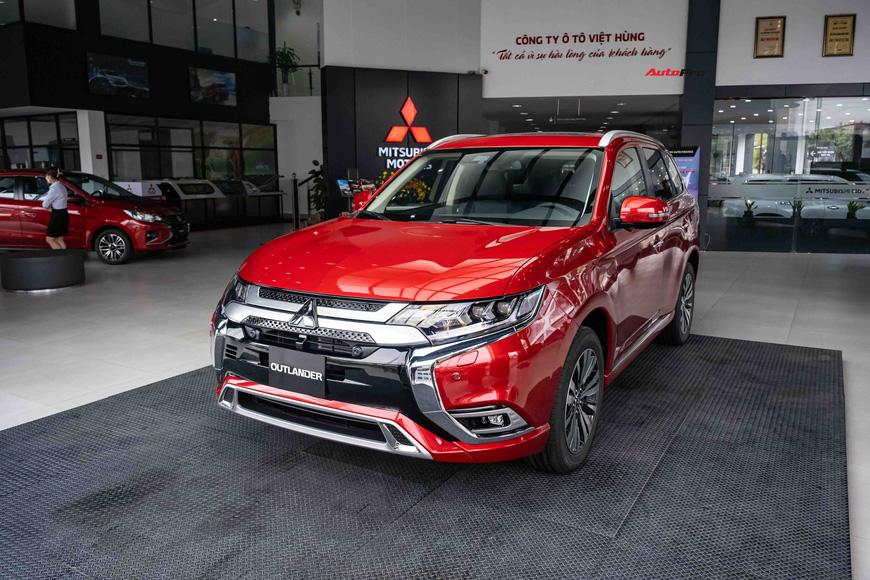 Mitsubishi Outlander 2022 giá gần 1 tỷ đồng có gì?
