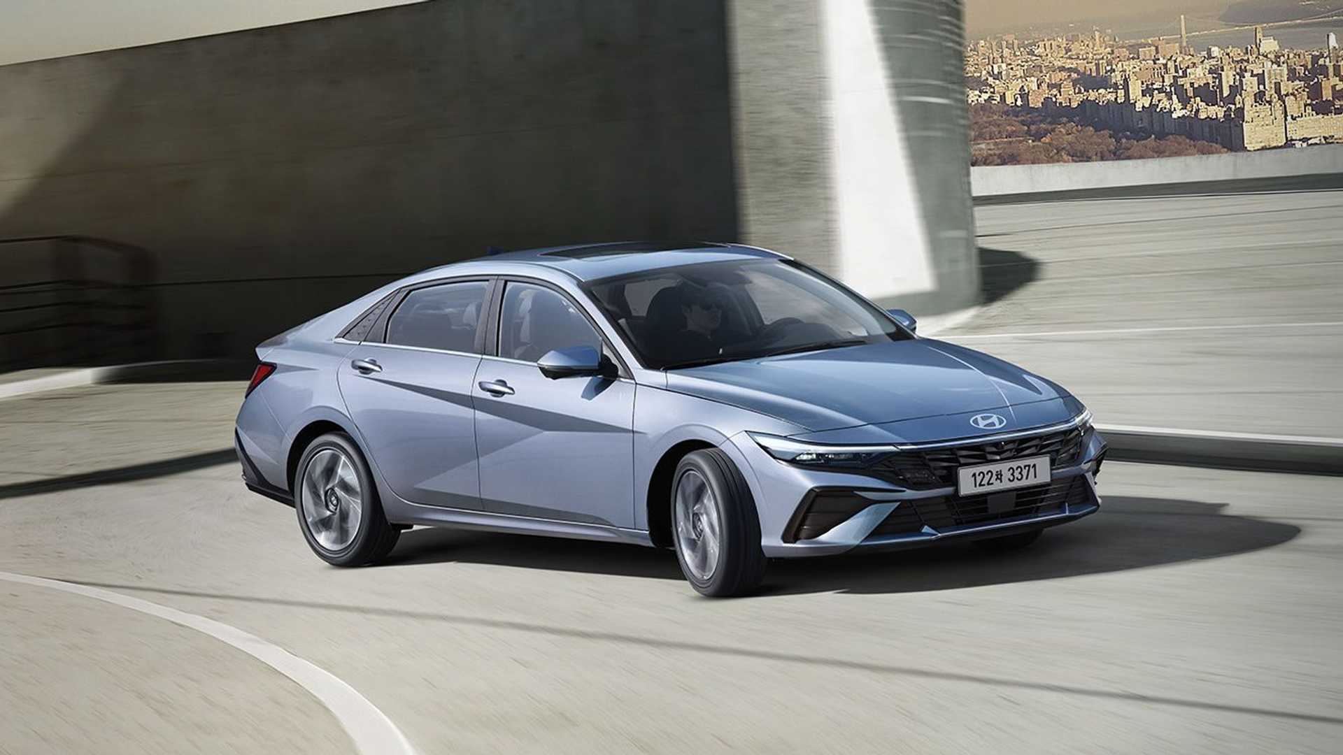 Hyundai Elantra 2024 giá khoảng 360 triệu đồng