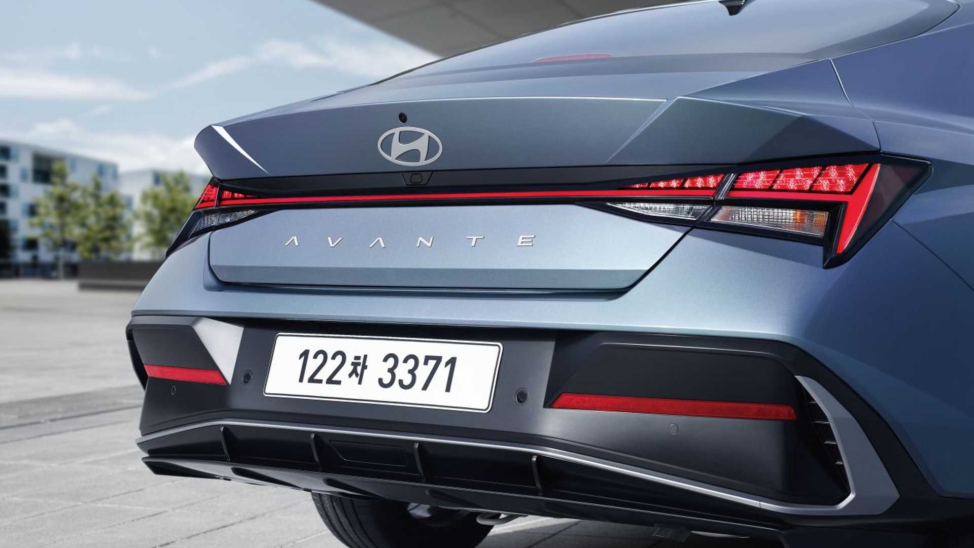 Hyundai Elantra 2024 giá khoảng 360 triệu đồng