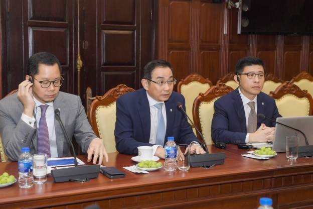 Phó Thống đốc Thường trực NHNN Đào Minh Tú tiếp lãnh đạo UOB pho thong doc thuong truc nhnn dao minh tu tiep lanh dao uob