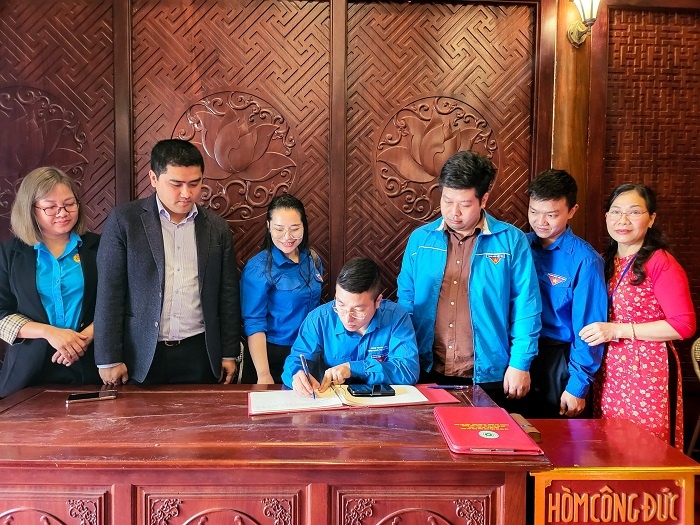 hanh trinh ve nguon cua tuoi tre nha may in tien quoc gia