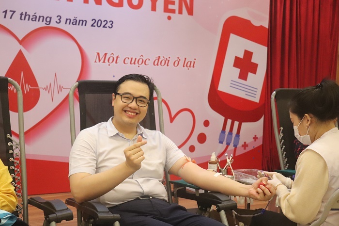 tuoi tre ngan hang trung uong hien mau vi cong dong