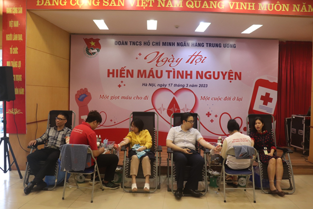 tuoi tre ngan hang trung uong hien mau vi cong dong