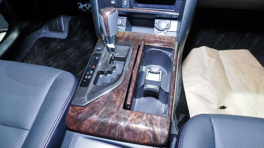 Toyota Camry 2015 có gì để 