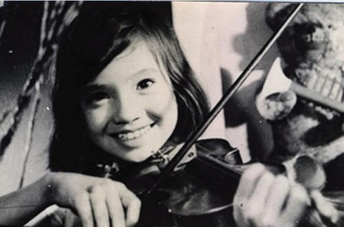 Tiếng hát át tiếng bom: Một thời chưa xa Tiếng hát át tiếng bom: Một thời chưa xa