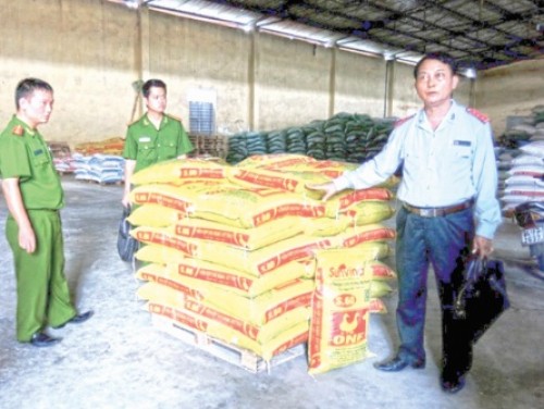 Chất cấm trong chăn nuôi: Người dân phải tự bảo vệ mình? Chất cấm trong chăn nuôi: Người dân phải tự bảo vệ mình?