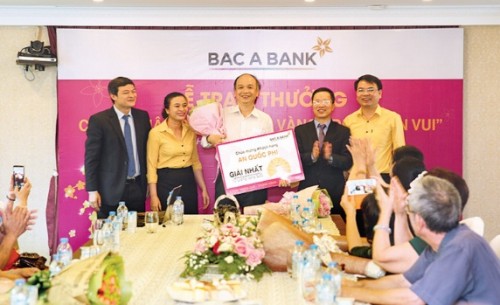 BAC A BANK trao thưởng với “Nhận quà – Trúng vàng – Đón xuân vui” BAC A BANK trao thưởng với “Nhận quà – Trúng vàng – Đón xuân vui”