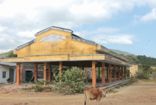 Xây chợ để… bỏ hoang! Xây chợ để… bỏ hoang!