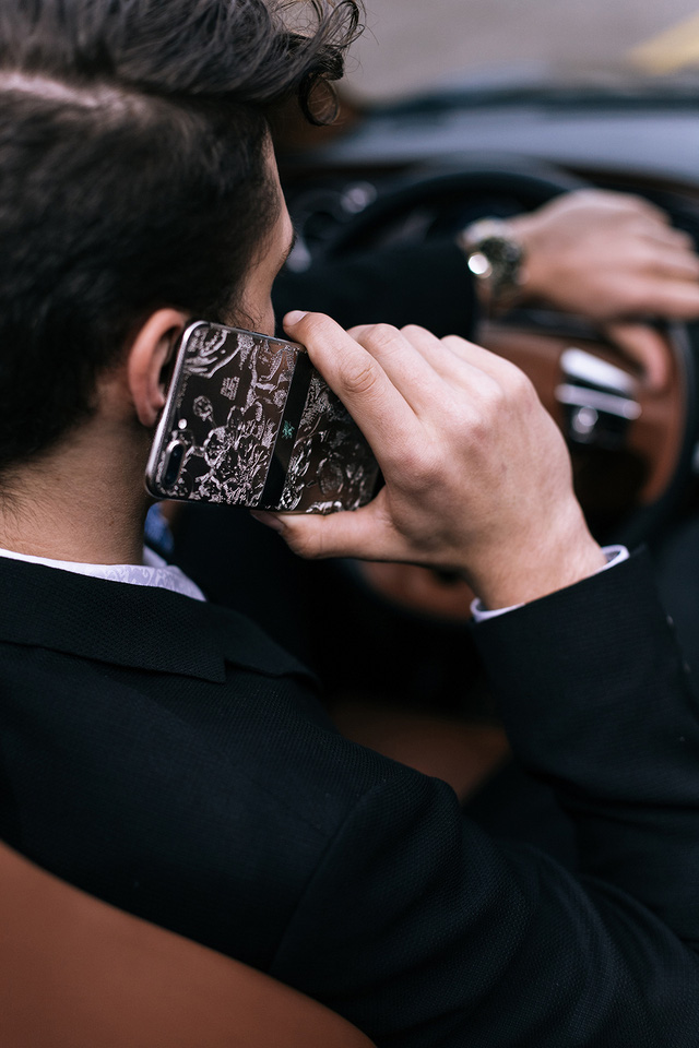 Bộ sưu tập điện thoại chất nghệ cho quý ông đi xe sang - Ảnh 5. Bộ sưu tập điện thoại chất nghệ cho quý ông đi xe sang - Ảnh 5.