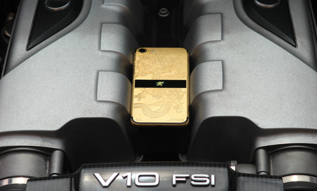 Bộ sưu tập điện thoại chất nghệ cho quý ông đi xe sang - Ảnh 6. Bộ sưu tập điện thoại chất nghệ cho quý ông đi xe sang - Ảnh 6.