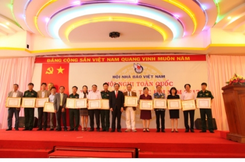 Luật Báo chí 2016 và quy định đạo đức nghề nghiệp của người làm báo Việt Nam Luật Báo chí 2016 và quy định đạo đức nghề nghiệp của người làm báo Việt Nam