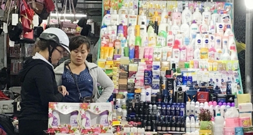 Tràn lan mỹ phẩm giả