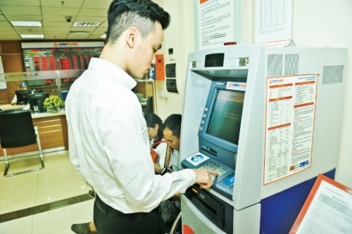 Nhà băng hạ phí để cạnh tranh